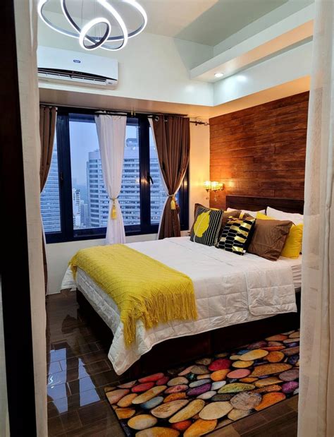 Makati Vacation Rentals from $18 .